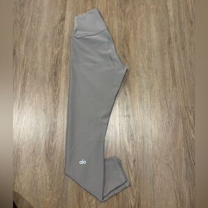 Alo High-Rise Leggings in Taupe